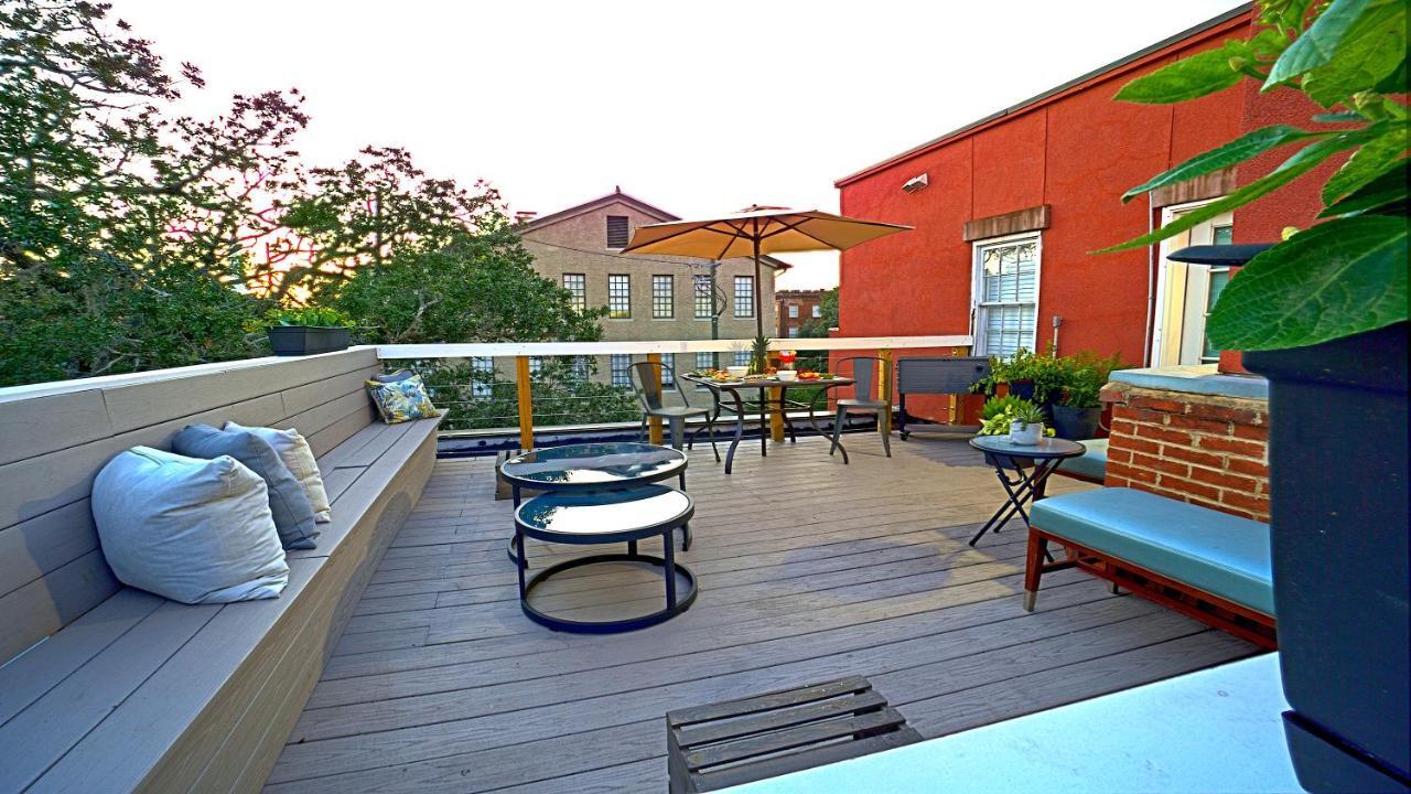 Sprawling Penthouse With Rooftop Deck Blocks From The River Savannah Eksteriør bilde